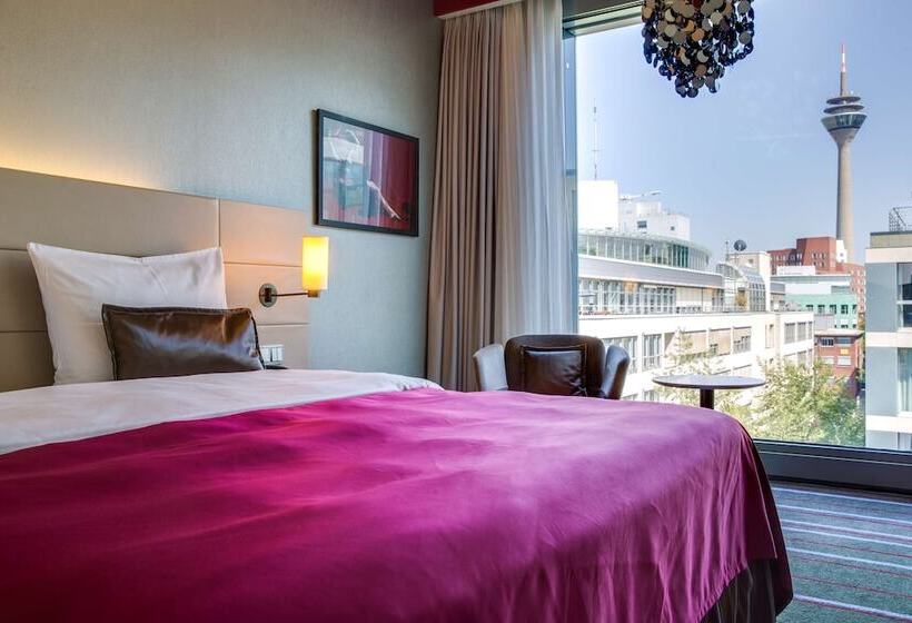 Номер Superior, Radisson Blu Media Harbour Hotel, Düsseldorf