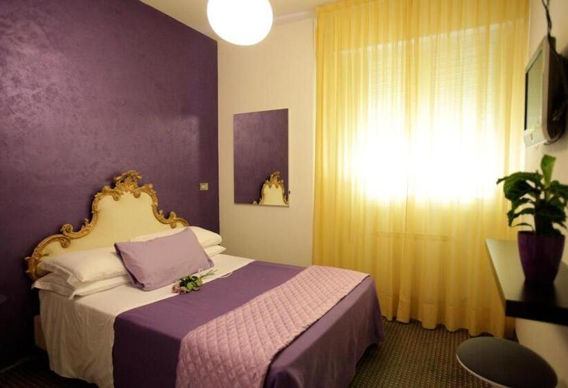 Quarto Estandar Individual, Art