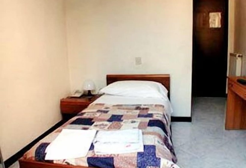 اتاق استاندارد یک نفره, Serafino