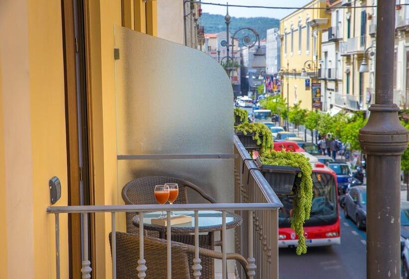 标准间, Sorrento City