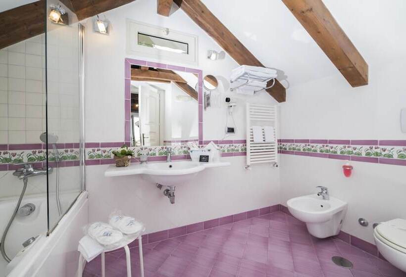سوییت جونیور با چشمانداز دریا, Villa Annalara Charme And Relax