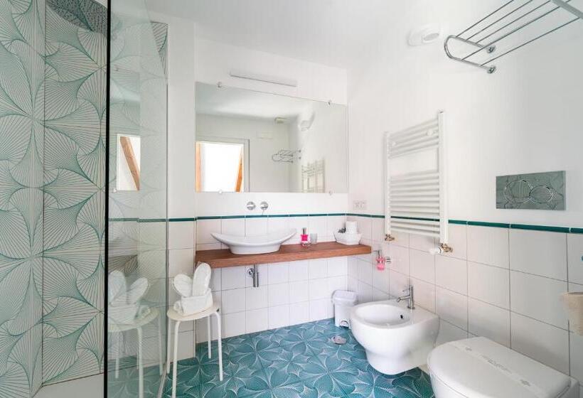 سوییت جونیور با چشمانداز دریا, Villa Annalara Charme And Relax
