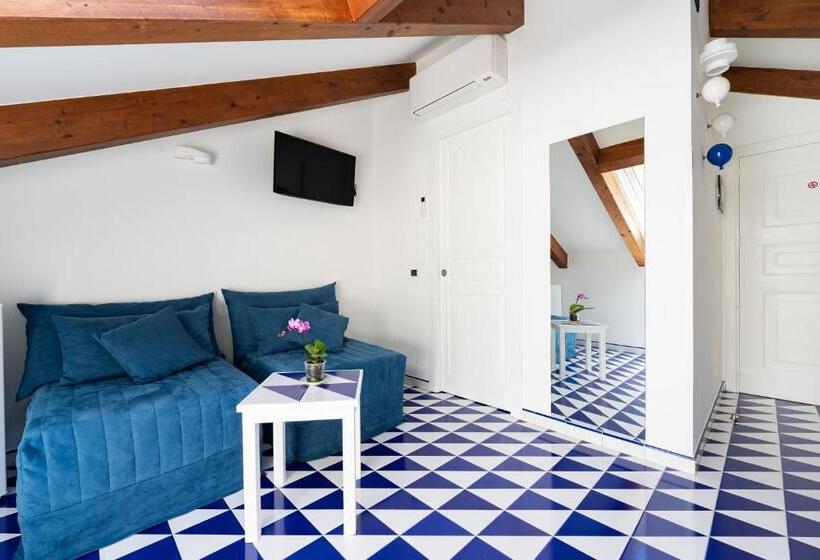 Трехместный Номер Deluxe Вид на Море, Villa Annalara Charme And Relax