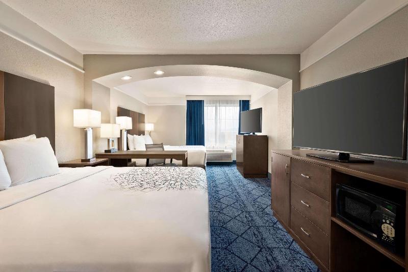 Люкс Кровать Кинг, La Quinta Inn And Suites By Wyndham At Watiki Waterpark
