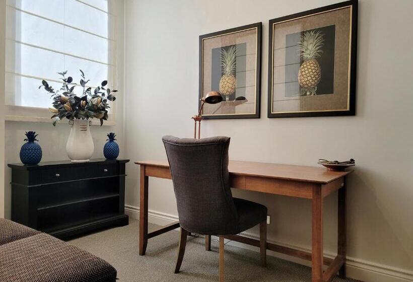 Apartamento 2 Dormitórios, Macarthur Chambers