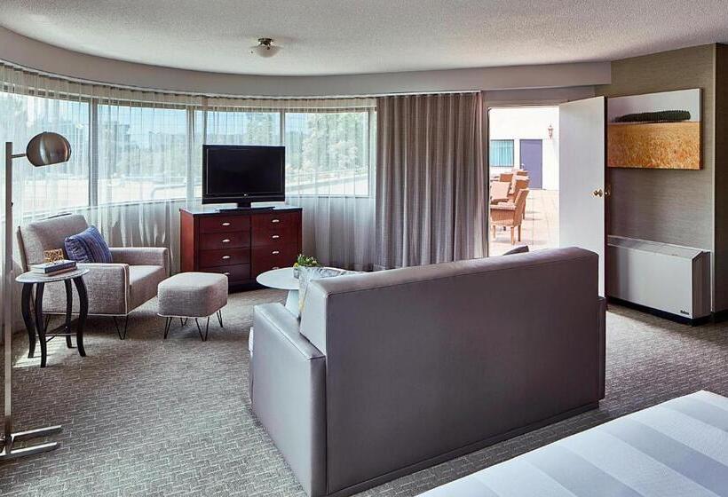 キングサイズベッドのスイートルーム, Minneapolis Marriott West