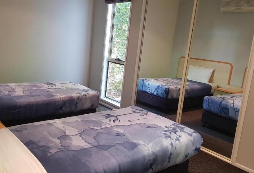 패밀리 스위트, Red Bridge Motor Inn