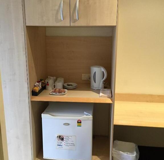 标准单人间, Red Bridge Motor Inn