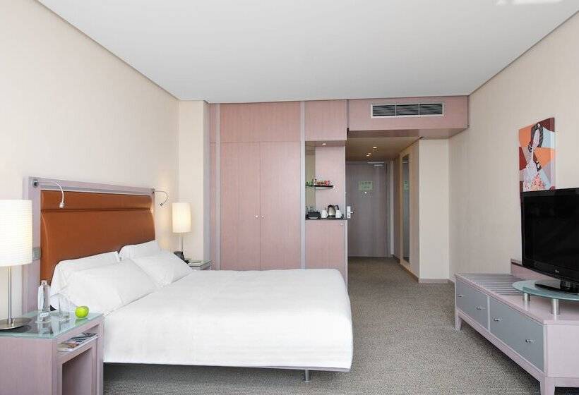 غرفة قياسية متصلة, Meliá Valencia
