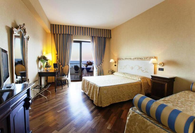 Superior 3 pers. Havudsigt, Punta Campanella Resort & Spa