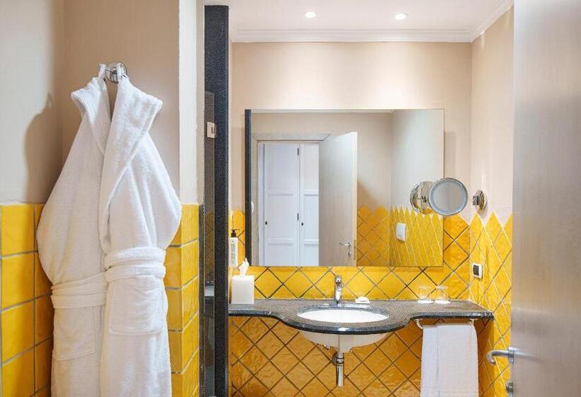 اتاق سوپریور با چشم‌انداز باغ, Therasia Resort Sea And Spa   The Leading Hotels Of The World