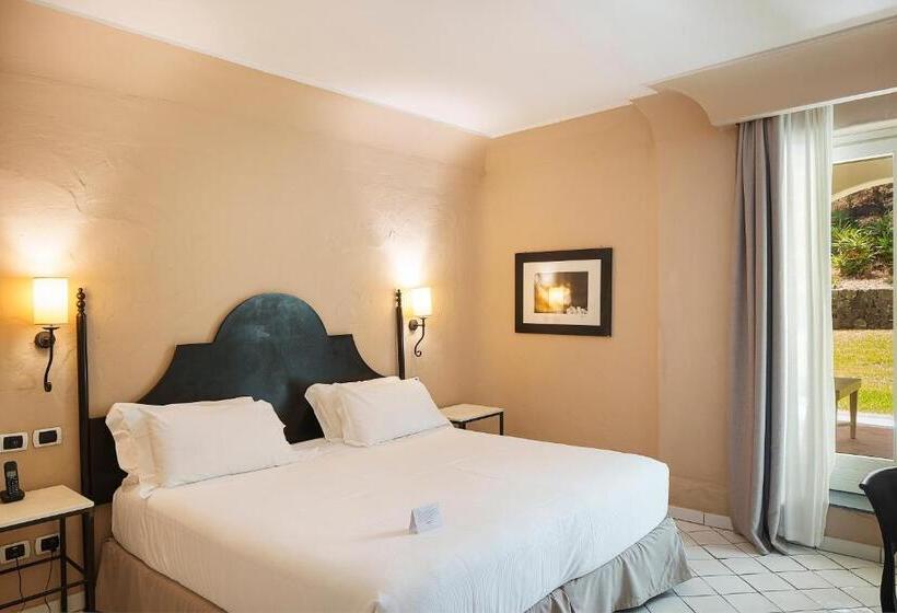 اتاق سوپریور با چشم‌انداز باغ, Therasia Resort Sea And Spa   The Leading Hotels Of The World