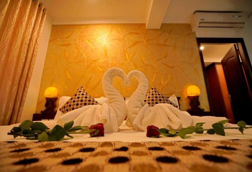 Quarto Deluxe, Kallelys Park Inn, Chalakudy ,thrissur