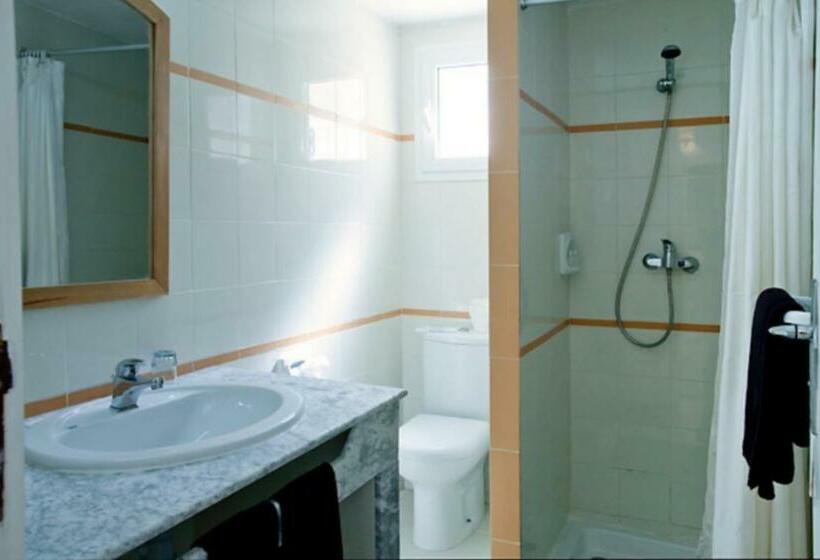 Номер Стандарт, Samira Club   Caters To Couples