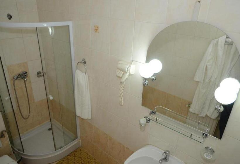 Quarto Estandar, Class