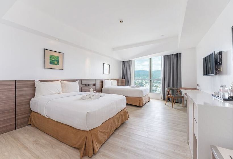 Номер Deluxe, Crown Regency Hotel And Towers