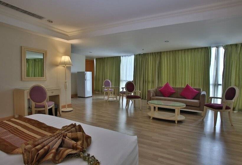 Президентский Люкс, Crown Regency Hotel And Towers