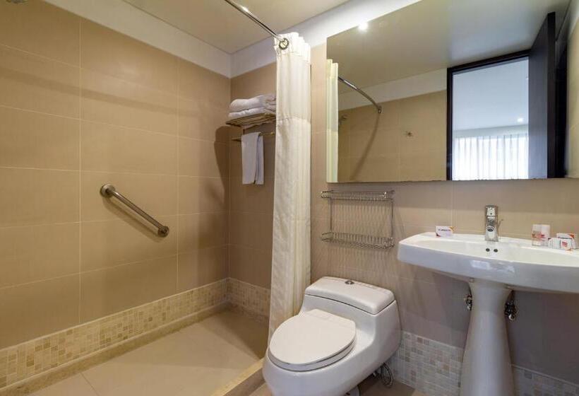 Трехместный Номер Superior, Madisson Inn Luxury By Geh Suites