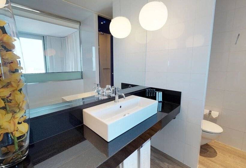 Family Connecting Room, Melia Barcelona Sky 4 Sup