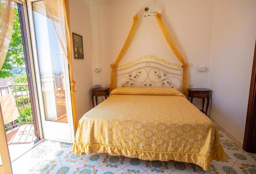 Quarto Estandar, Nido Degli Dei