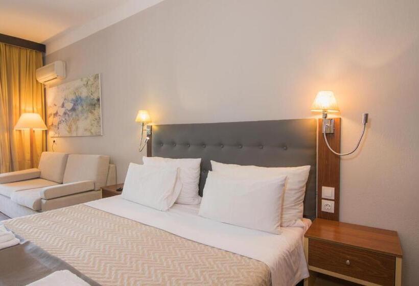 سوییت جونیور با چشم‌انداز استخر, Opera Blue Hotel Gouvia Corfu