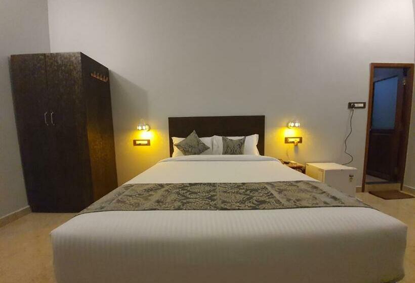 استودیوی استاندارد, Le Supreme Inn