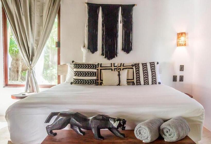 带大床的套房, Roc Luxe Tulum