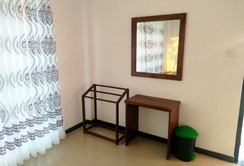 اتاق لوکس خانوادگی, Village Mango Resort Yala