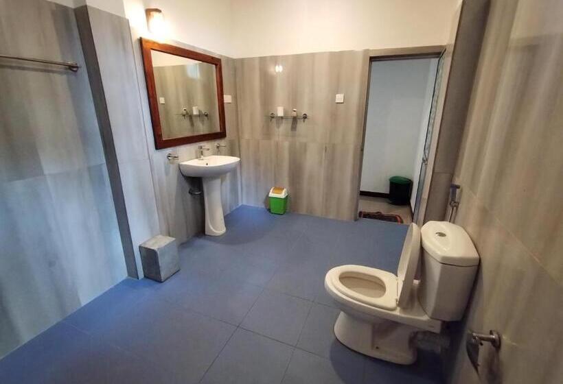 اتاق لوکس خانوادگی, Village Mango Resort Yala