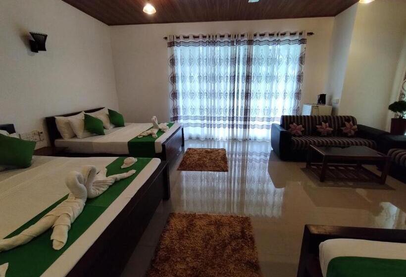 اتاق لوکس خانوادگی, Village Mango Resort Yala