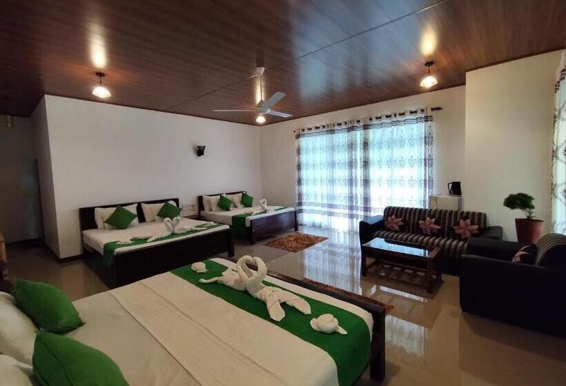 اتاق لوکس خانوادگی, Village Mango Resort Yala