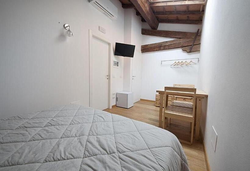 اتاق استاندارد, Le Camere Pietrasantine   Centro Storico