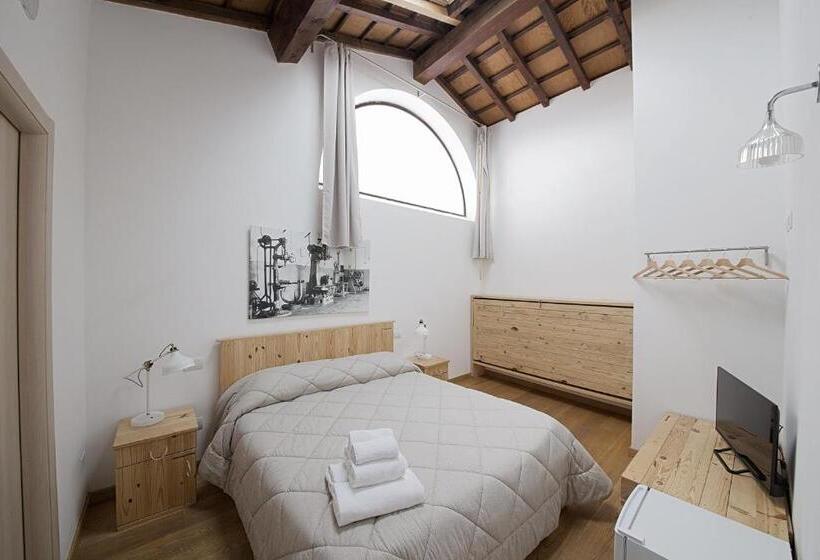اتاق استاندارد سه نفره, Le Camere Pietrasantine   Centro Storico