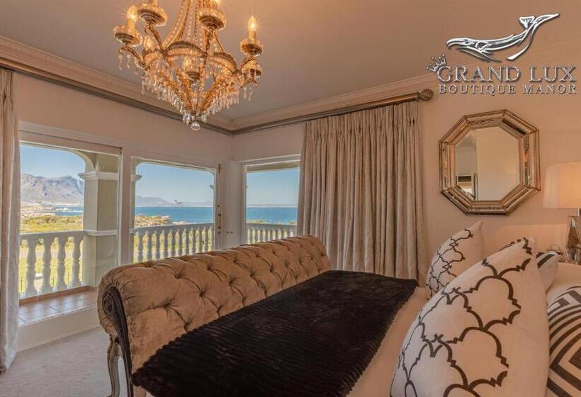 سوییت جونیور با چشم‌انداز دریا, Grand Lux Boutique Manor