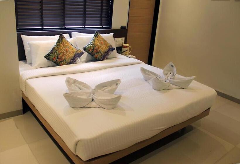 Номер Deluxe, Saiprasad Executive Solapur