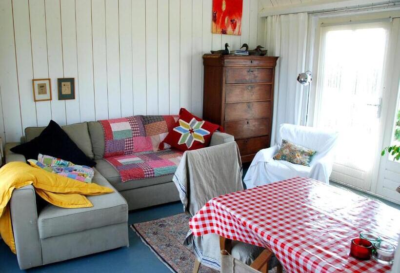 1间卧室的房子, Bed In Waterland