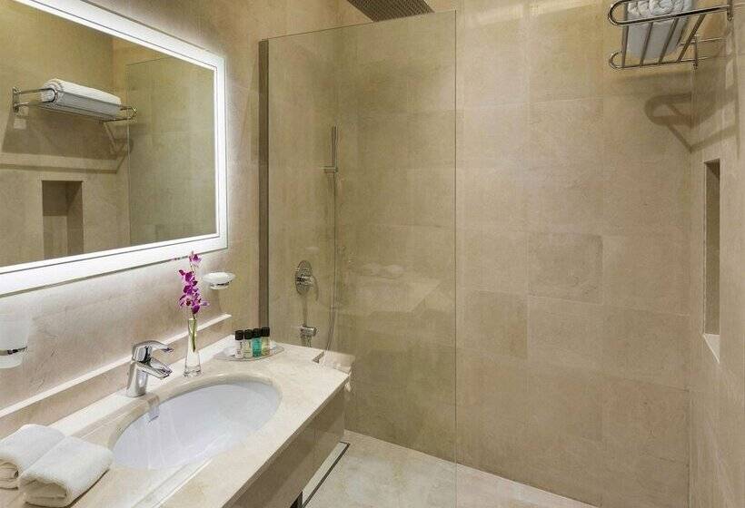 Люкс Повышенной Комфортности, Mövenpick Hotel Qassim
