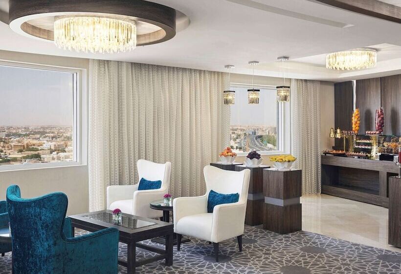 Королевский Люкс, Mövenpick Hotel Qassim