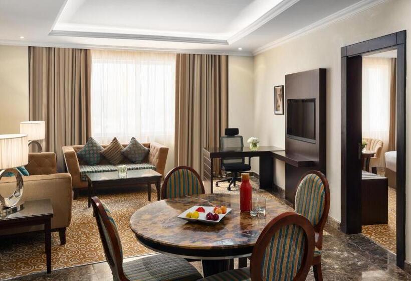 Люкс Deluxe Кровать Кинг, Mövenpick Hotel Qassim
