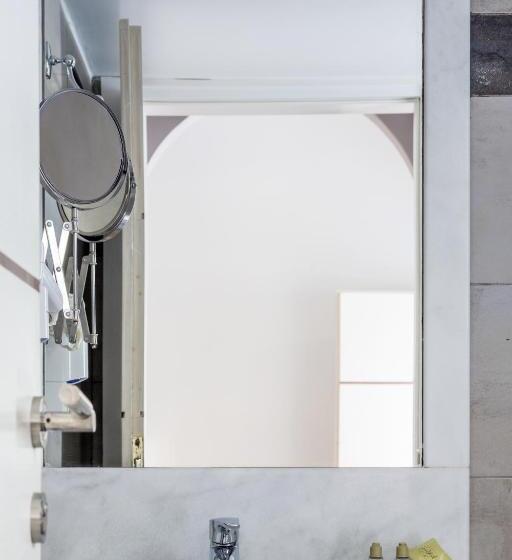 패밀리 룸, Loizos Stylish Residences