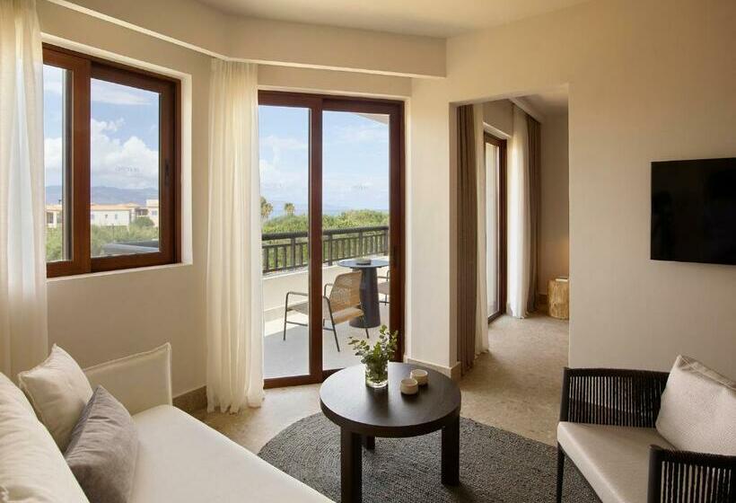 Номер Deluxe, Asterion Suites & Spa   Designed For Adults