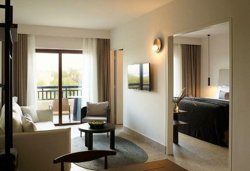 Номер Deluxe, Asterion Suites & Spa   Designed For Adults