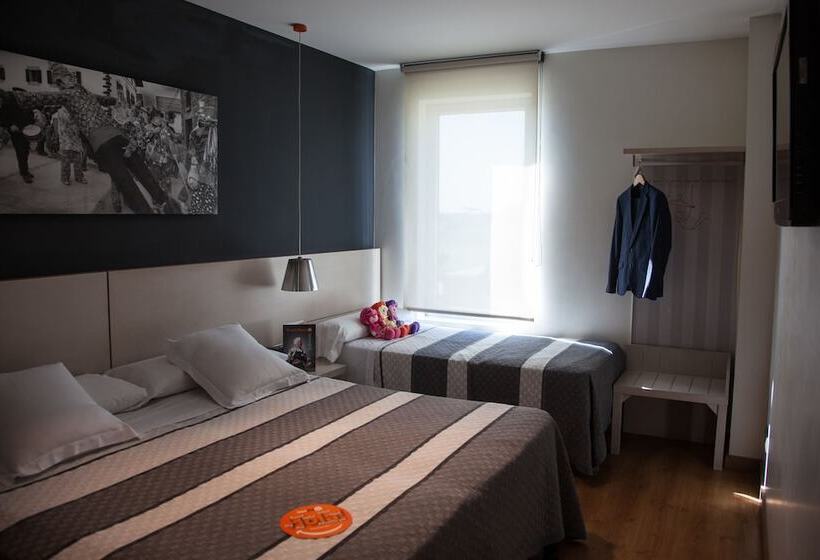 Номер Стандарт Трехместный, Bed4u Tudela