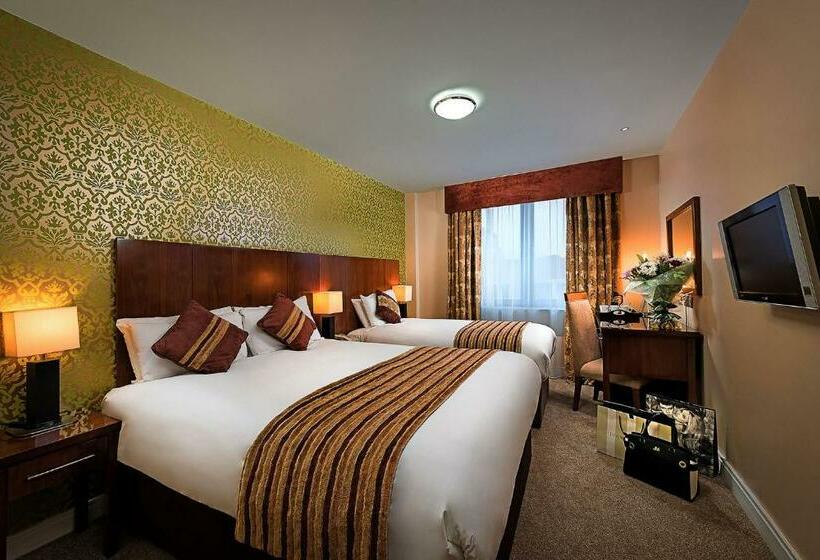 Standard Triple Room, George Limerick
