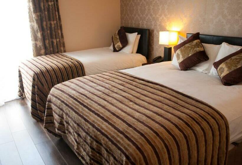 Standard Triple Room, George Limerick