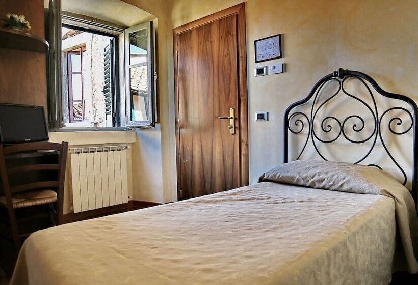 标准单人间, Italia Cortona