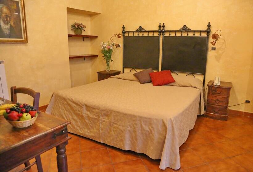 标准三人间, Italia Cortona
