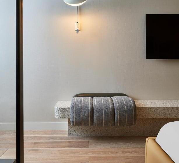 غرفة قياسية سرير كينج لذوى الإحتياجات الخاصة, Thompson Hollywood, By Hyatt