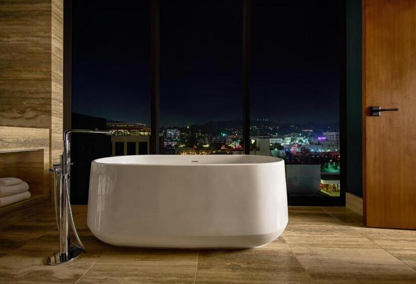 جناح, Thompson Hollywood, By Hyatt