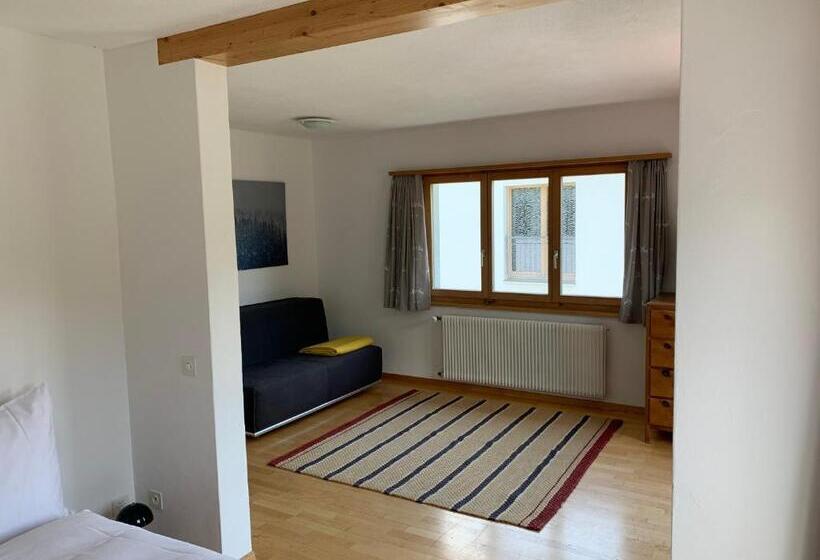 家庭间, Waldheim Pension Laax